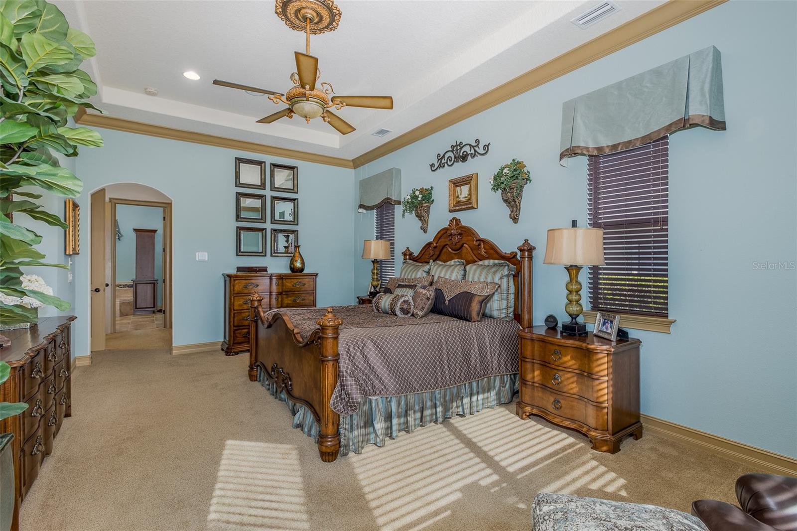 CHAMPIONS CLUB - Residential