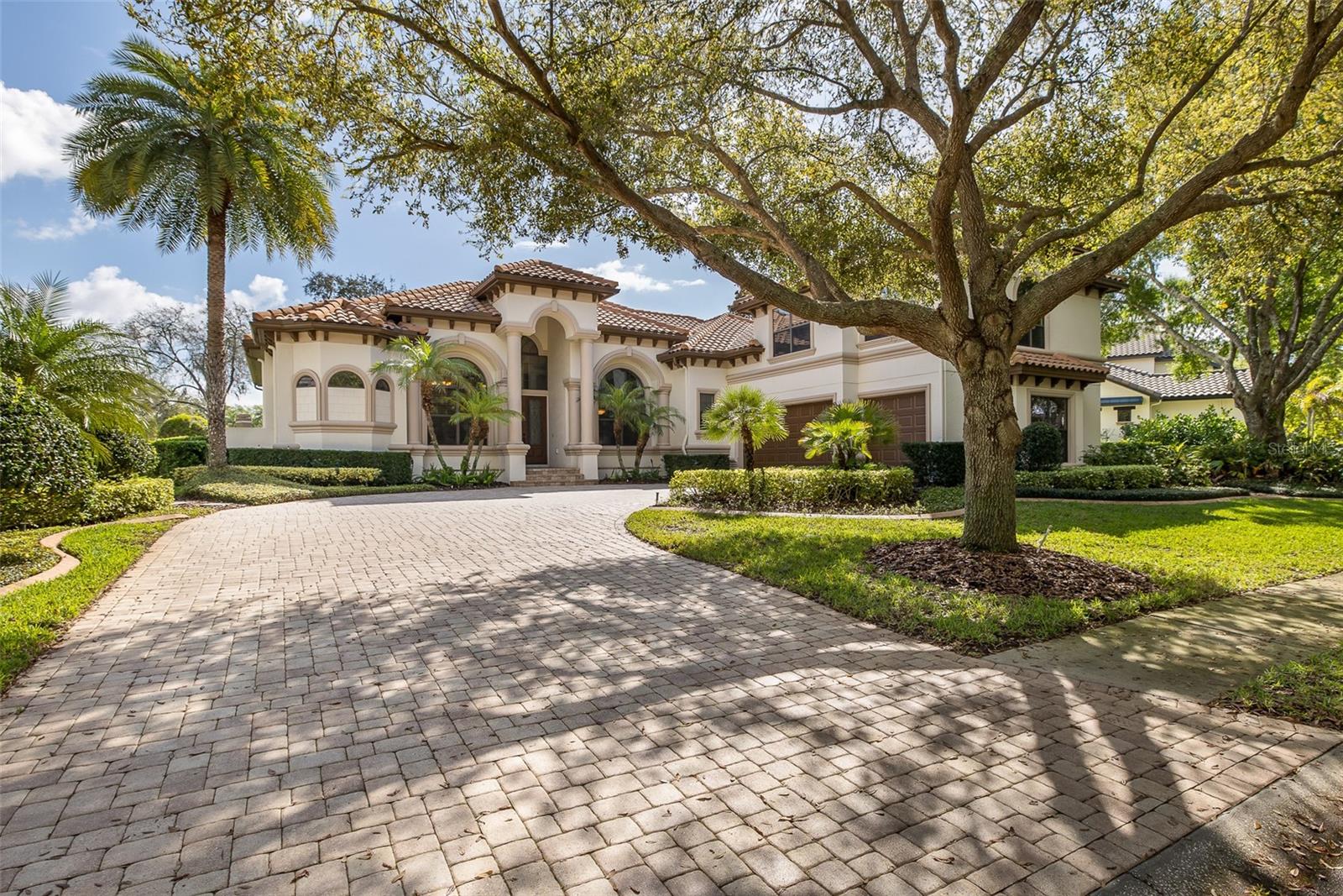 CHAMPIONS CLUB - Residential