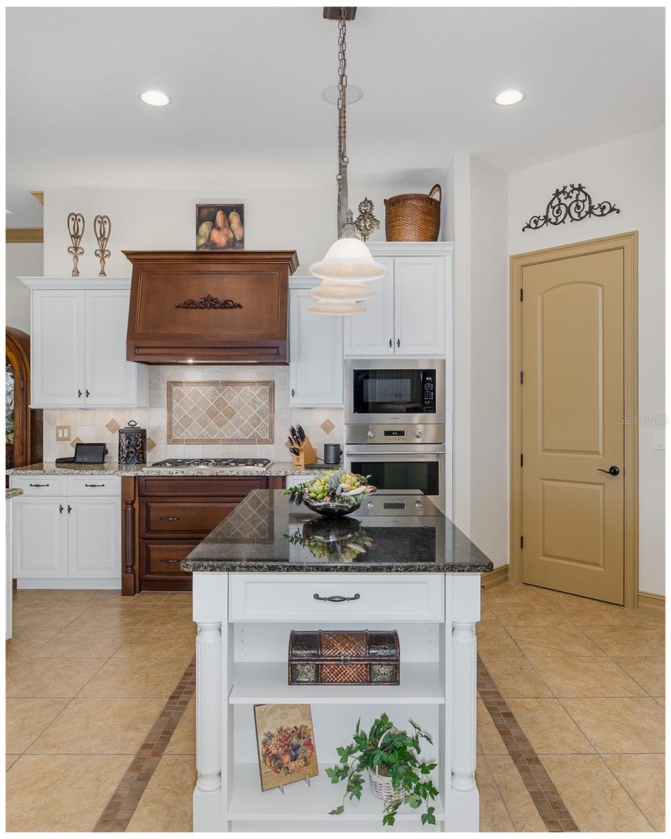 CHAMPIONS CLUB - Residential