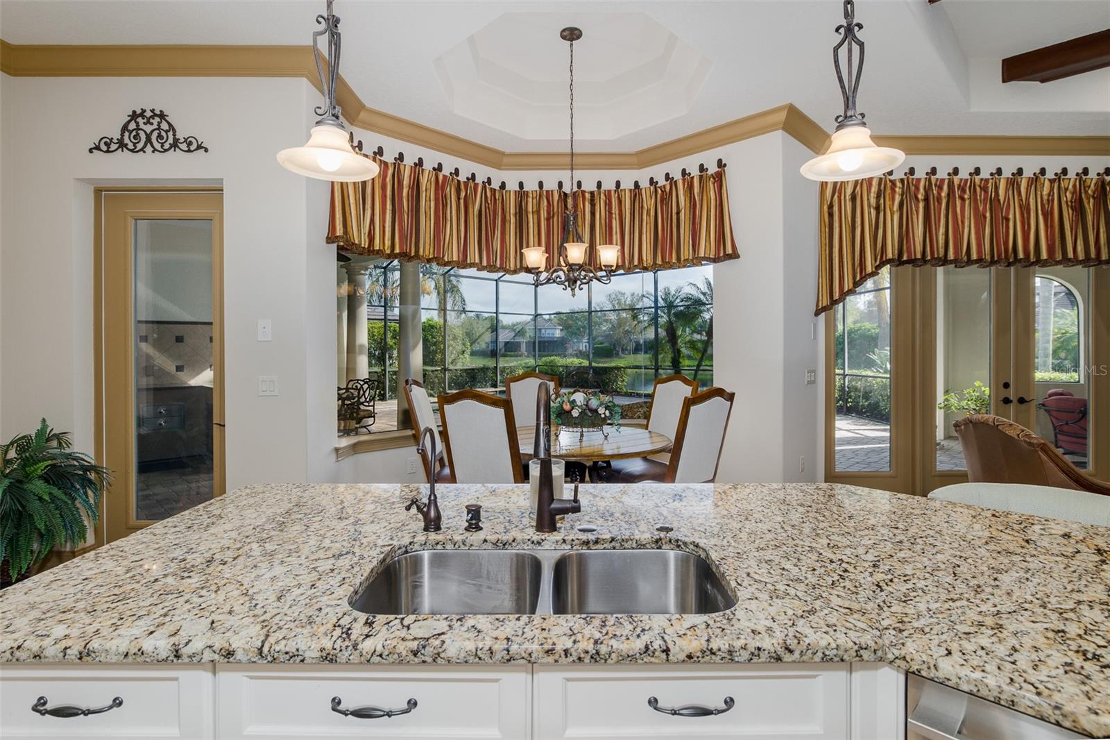 CHAMPIONS CLUB - Residential