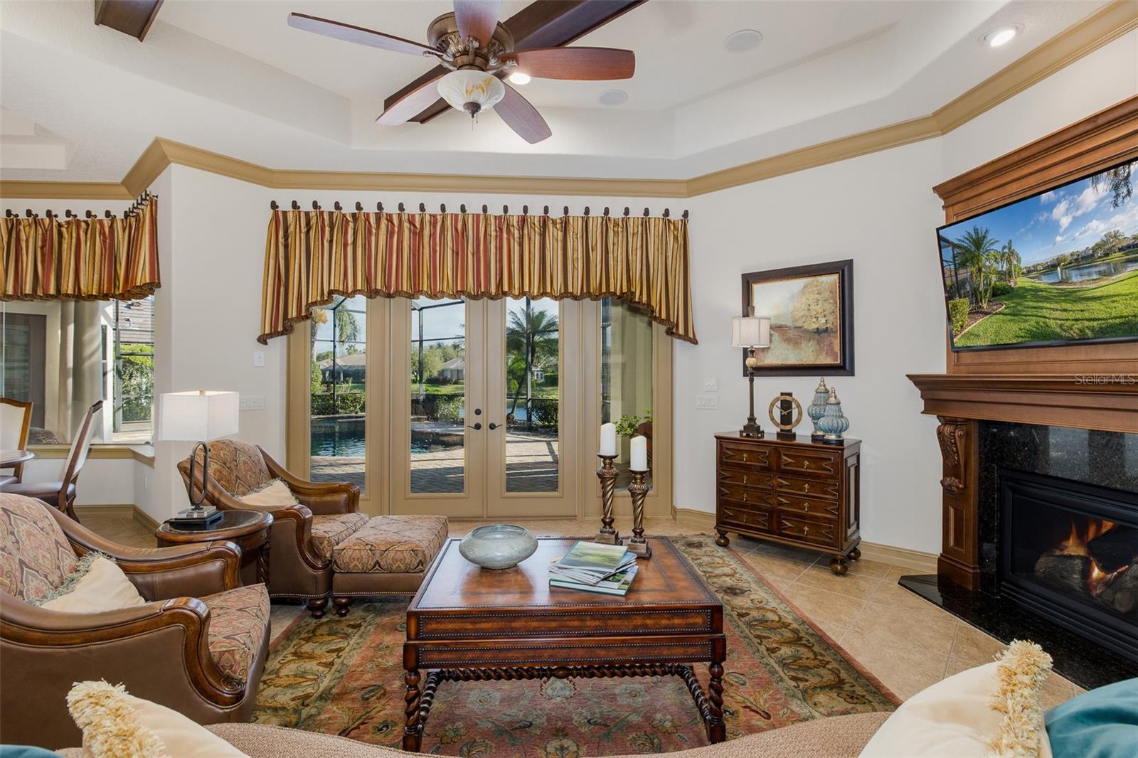 CHAMPIONS CLUB - Residential