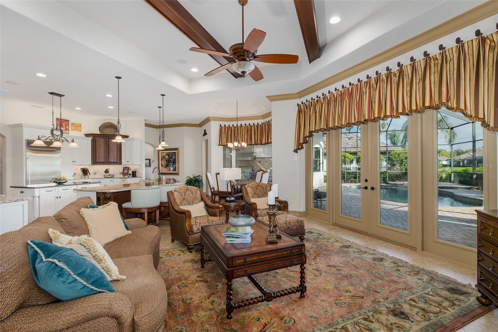 CHAMPIONS CLUB - Residential