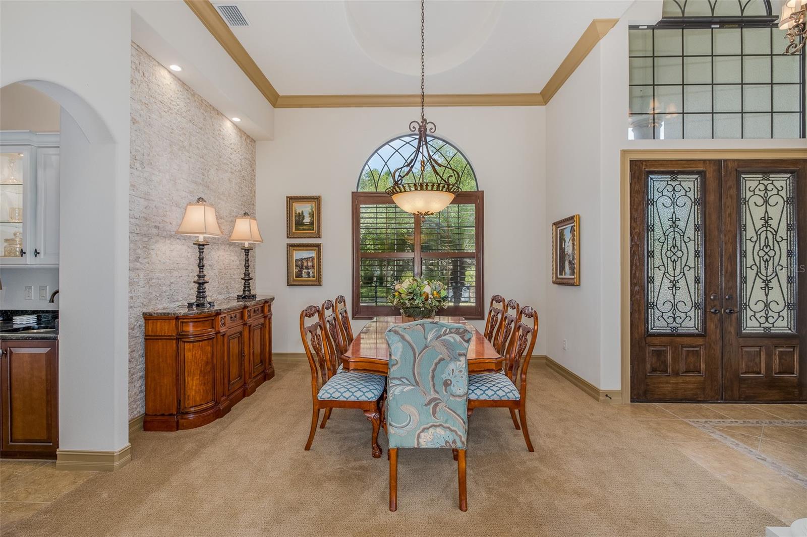 CHAMPIONS CLUB - Residential