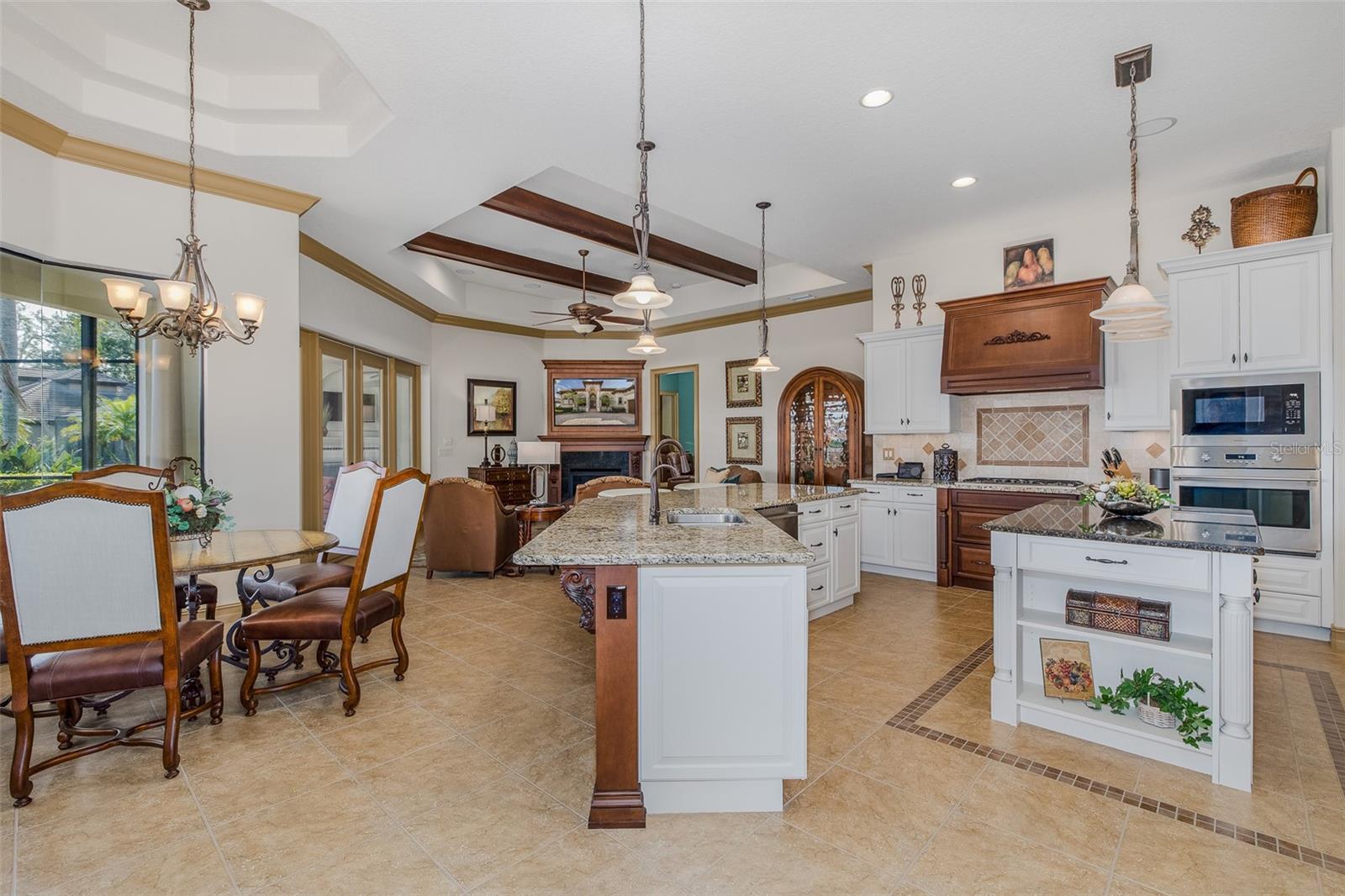 CHAMPIONS CLUB - Residential