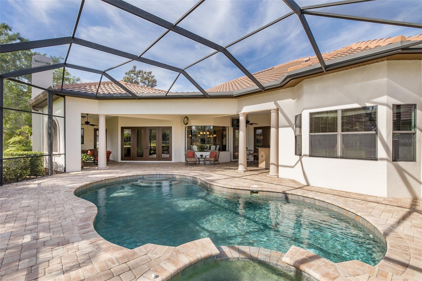 CHAMPIONS CLUB - Residential