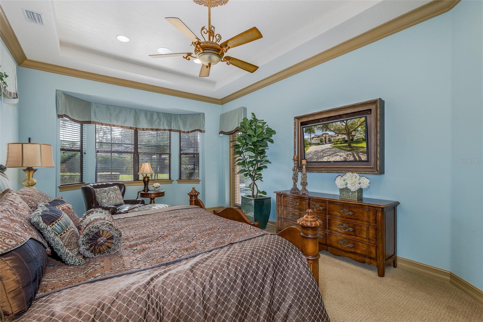 CHAMPIONS CLUB - Residential