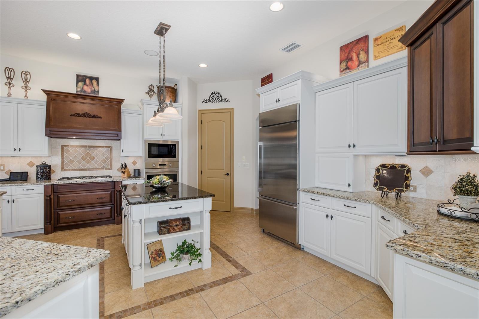 CHAMPIONS CLUB - Residential