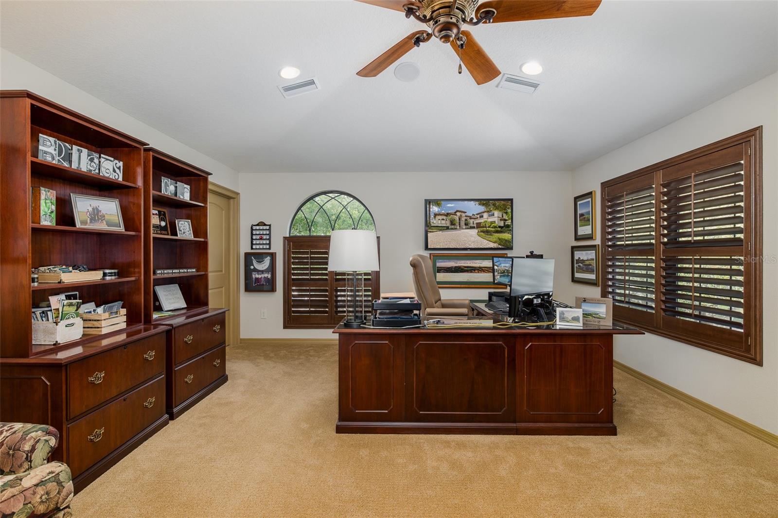 CHAMPIONS CLUB - Residential