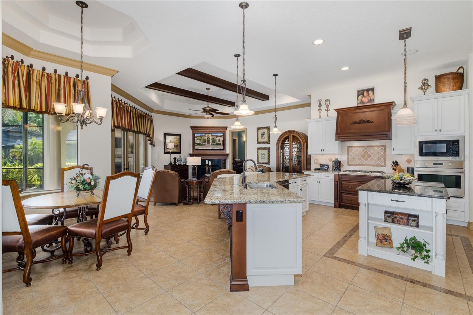 CHAMPIONS CLUB - Residential