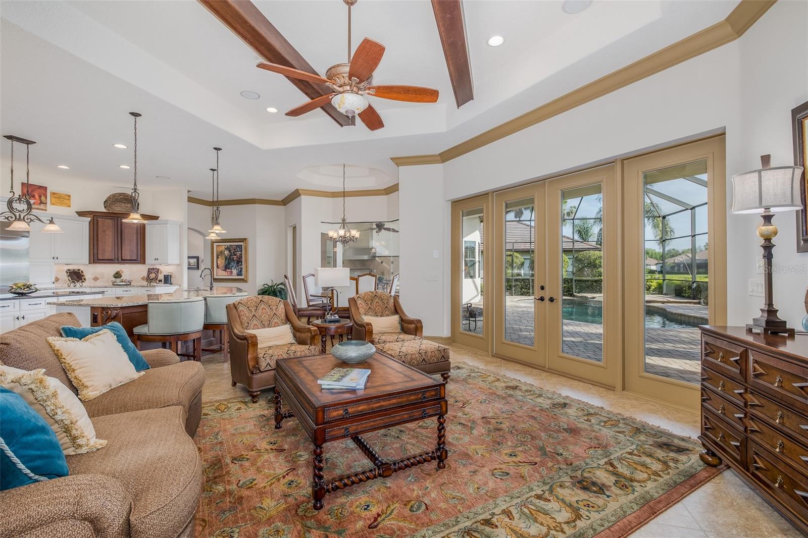 CHAMPIONS CLUB - Residential