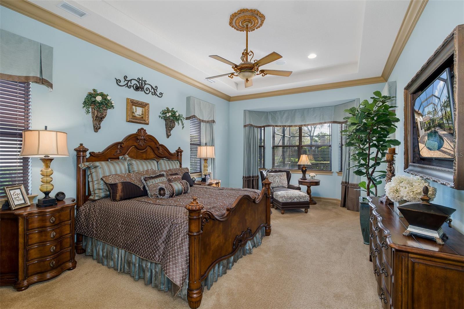 CHAMPIONS CLUB - Residential