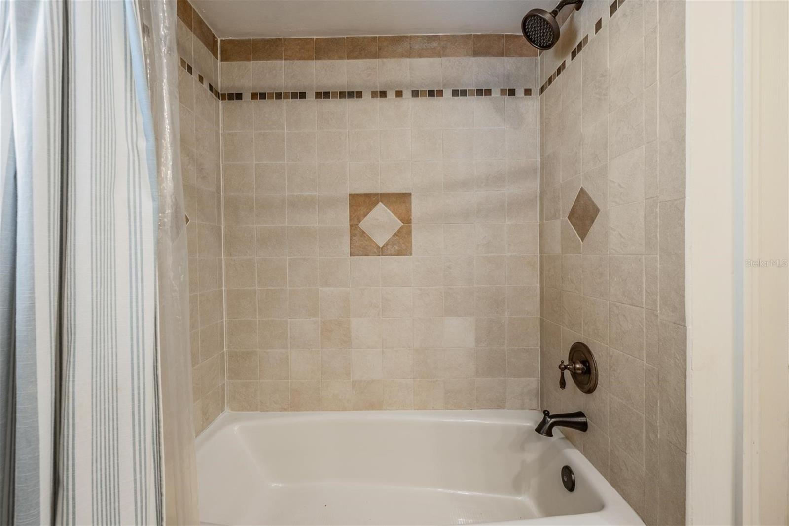 NORTH LAKES SEC G A REPL - Residential