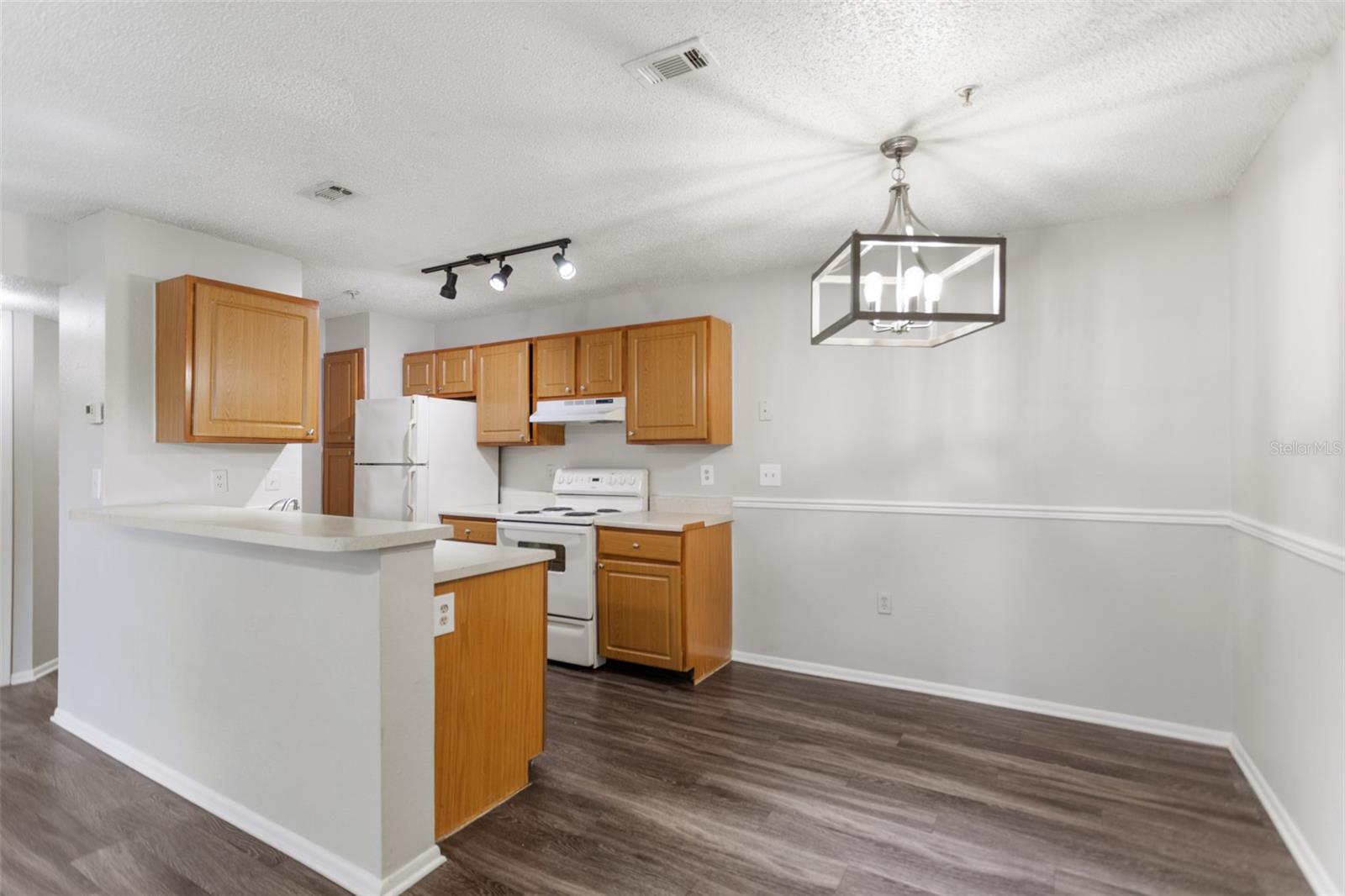 LANDING A CONDO - Residential