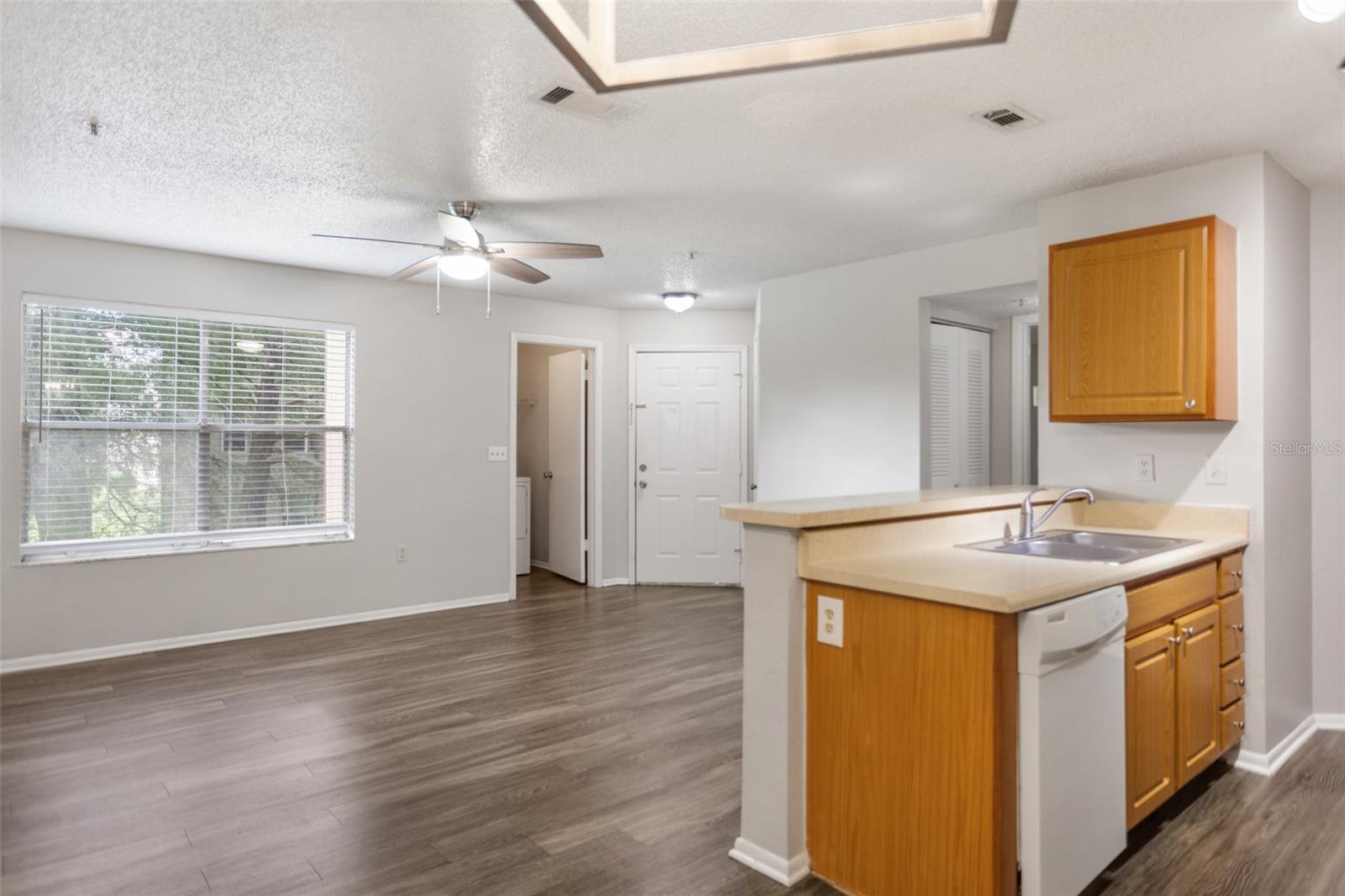 LANDING A CONDO - Residential