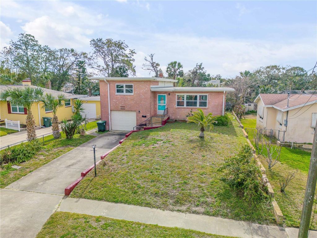 Photo of 256 Morningside Avenue, Daytona Beach, FL 32118 (MLS # O6385611)