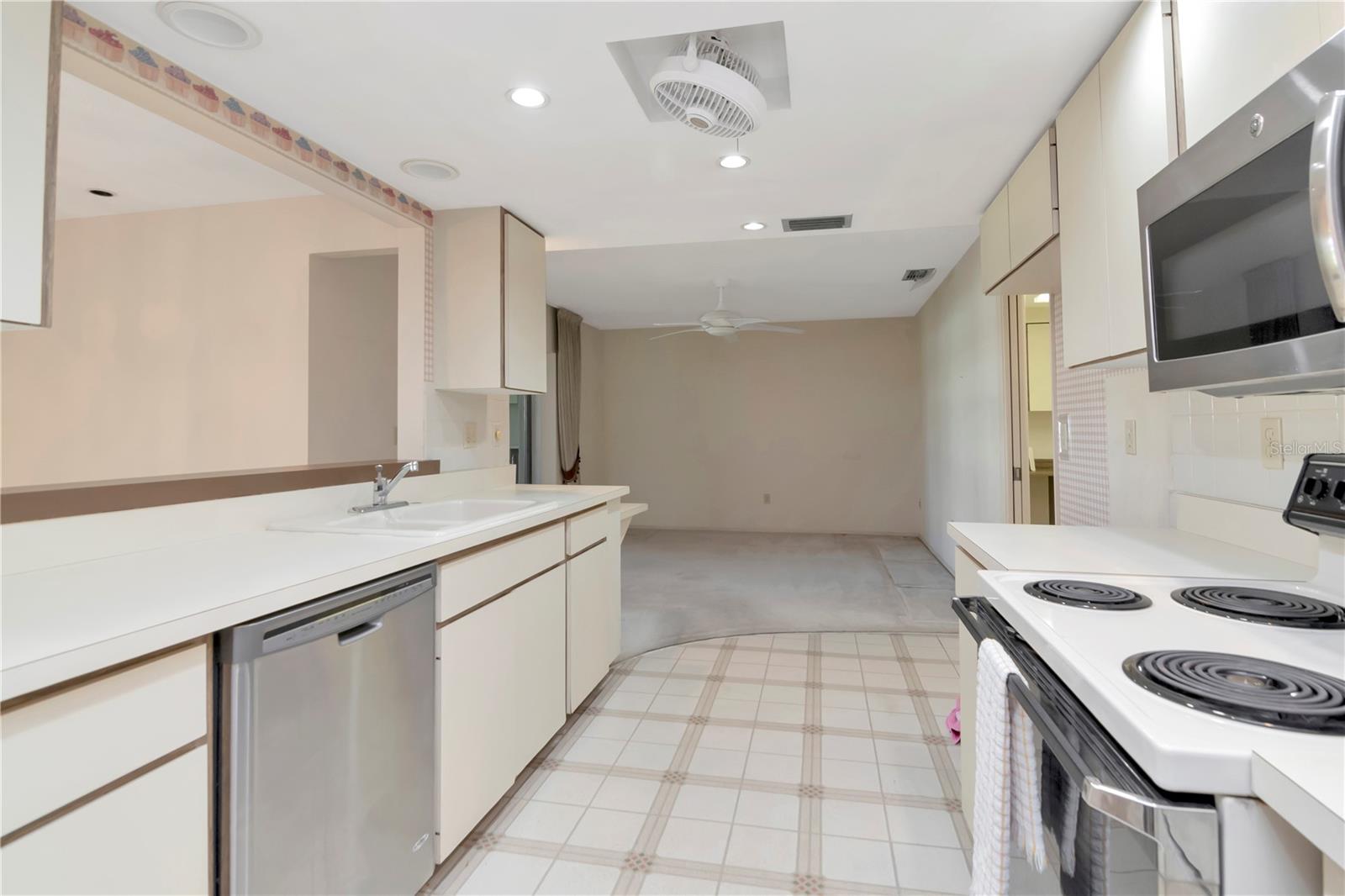 VILLAGE GREEN OF BRADENTON SEC 6 - Residential