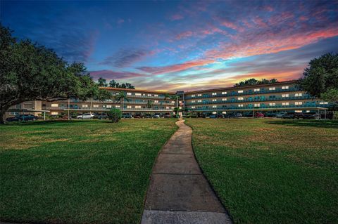 Photo of 5725 80th Street N #404, St Petersburg, FL 33709 (MLS # TB8523675)
