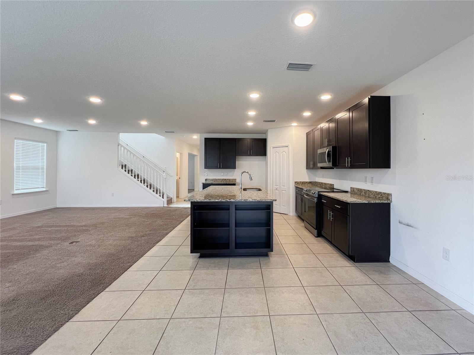 AVALON WOODS - Residential