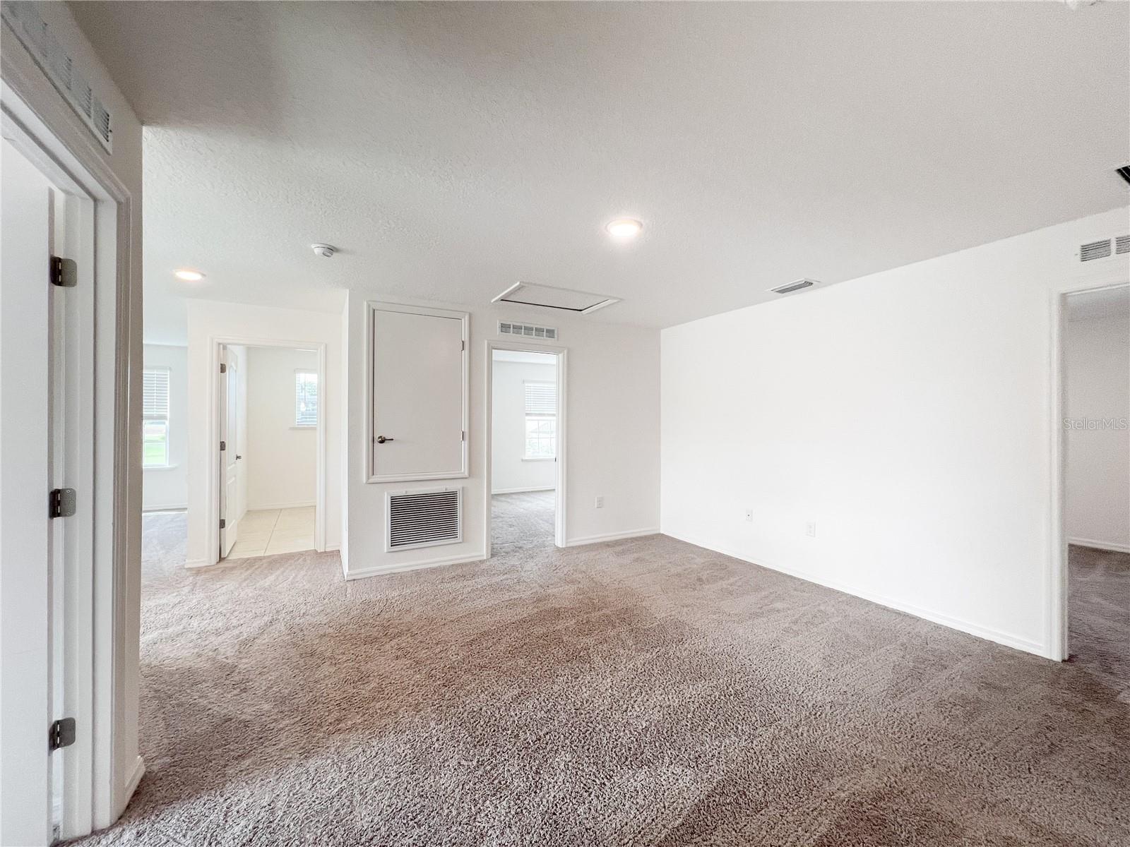 AVALON WOODS - Residential