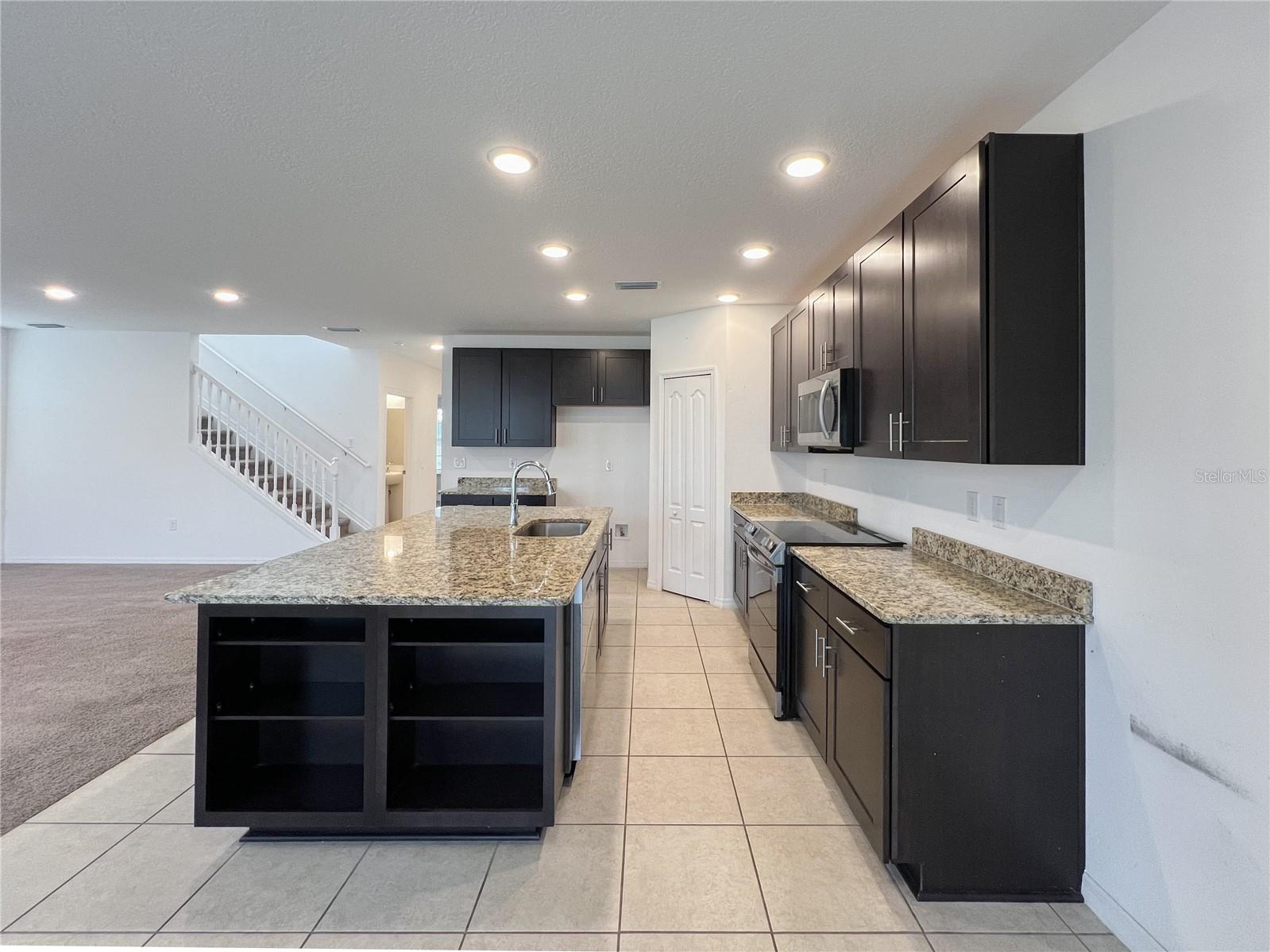 AVALON WOODS - Residential