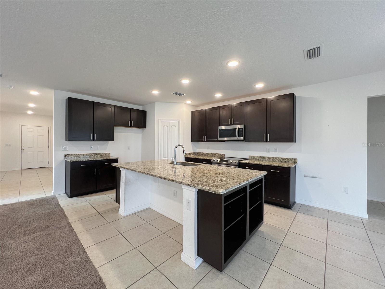 AVALON WOODS - Residential