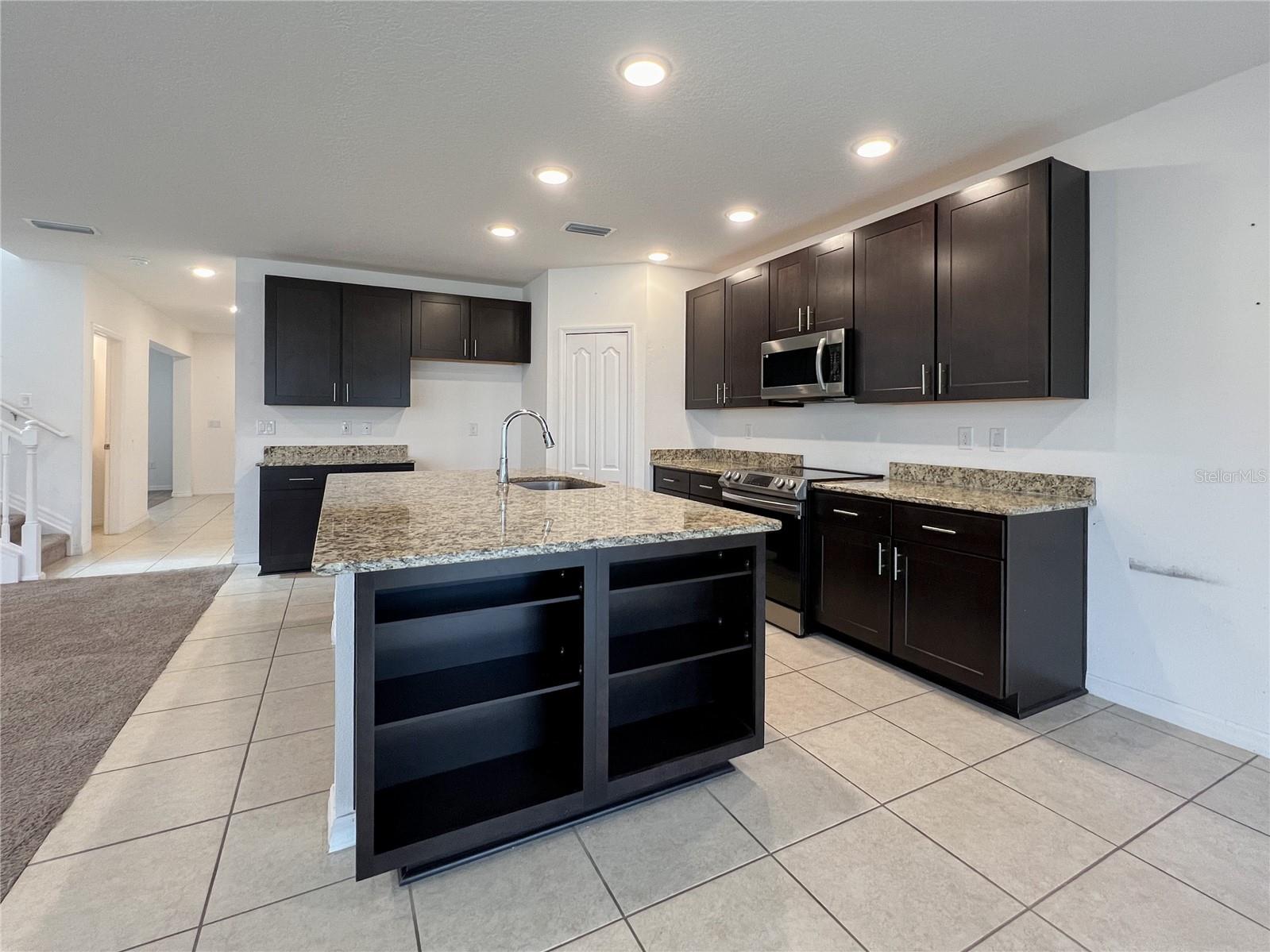 AVALON WOODS - Residential