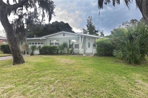 Photo of 1010 Glenn Ridge Drive, Leesburg, FL 34748 (MLS # OM707043)