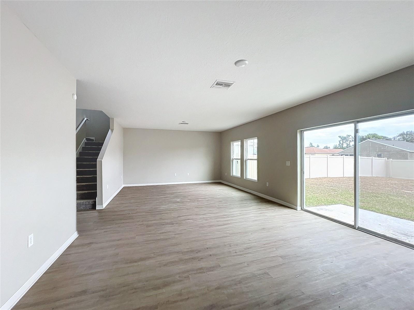 1404 AXEL CIRCLE