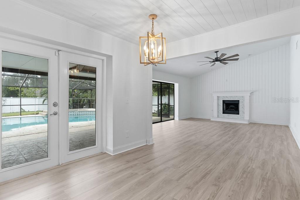 BLOOMINGDALE OAKS - Residential