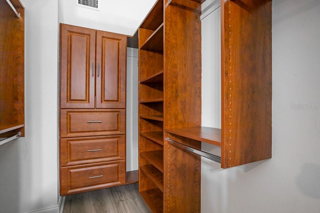 BLOOMINGDALE OAKS - Residential