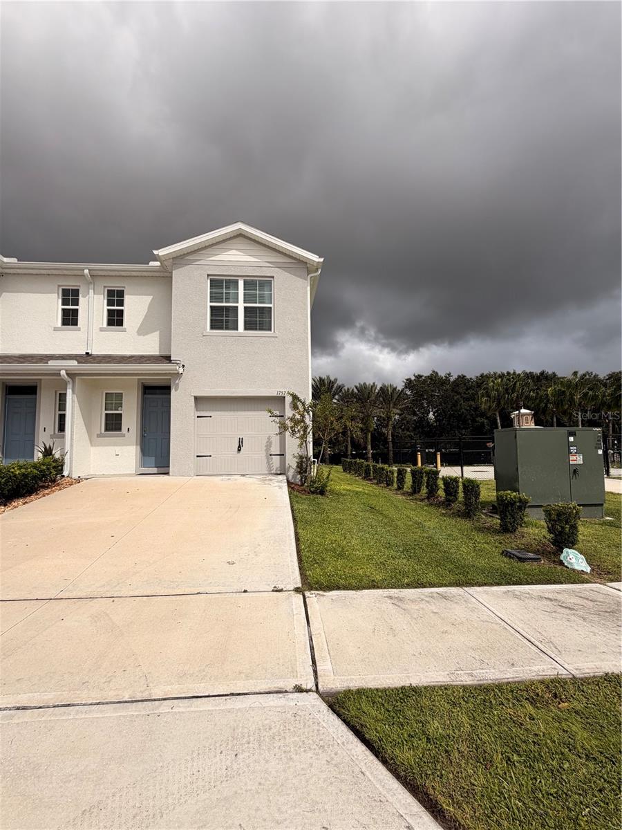 DANBURY/RIDGEWOOD LKS - Residential Lease