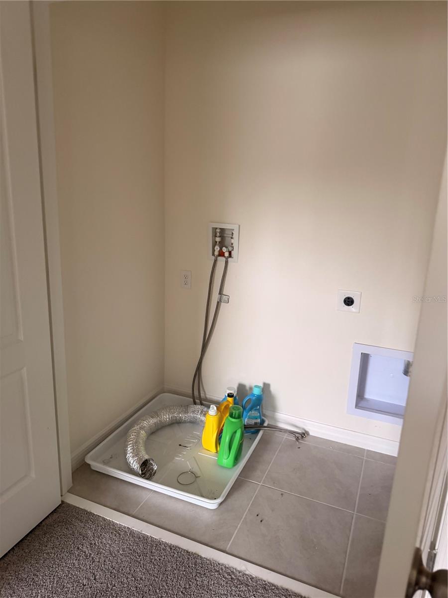 DANBURY/RIDGEWOOD LKS - Residential Lease