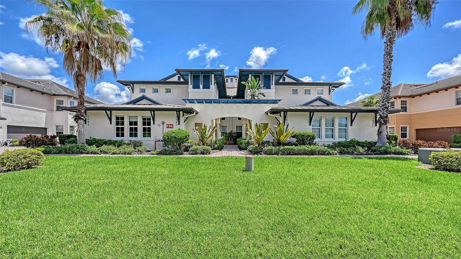 1041 RIVERSCAPE STREET 1041