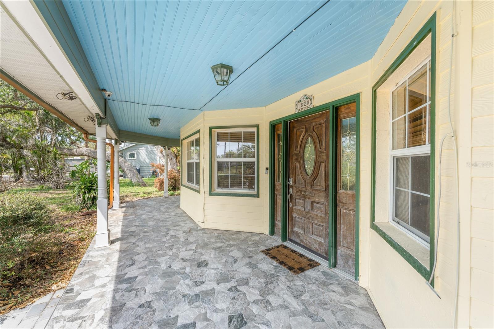 1828 WHISPERING PINES CIRCLE