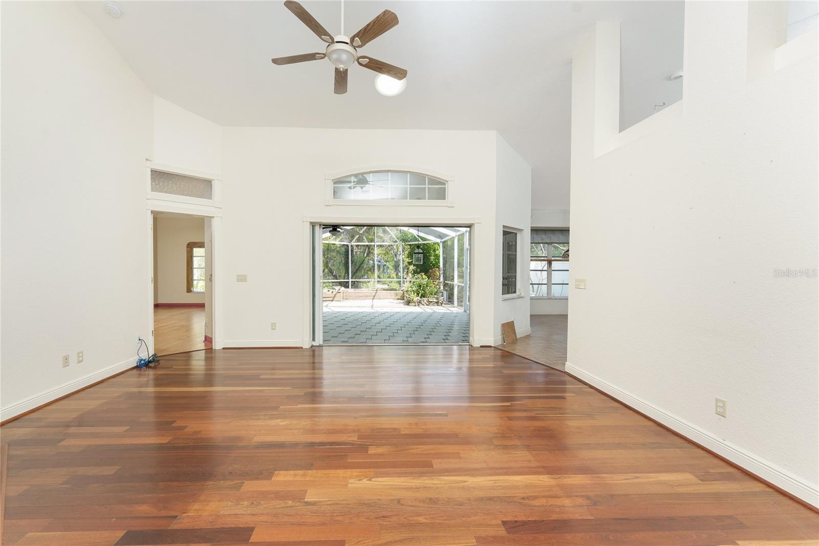 1828 WHISPERING PINES CIRCLE