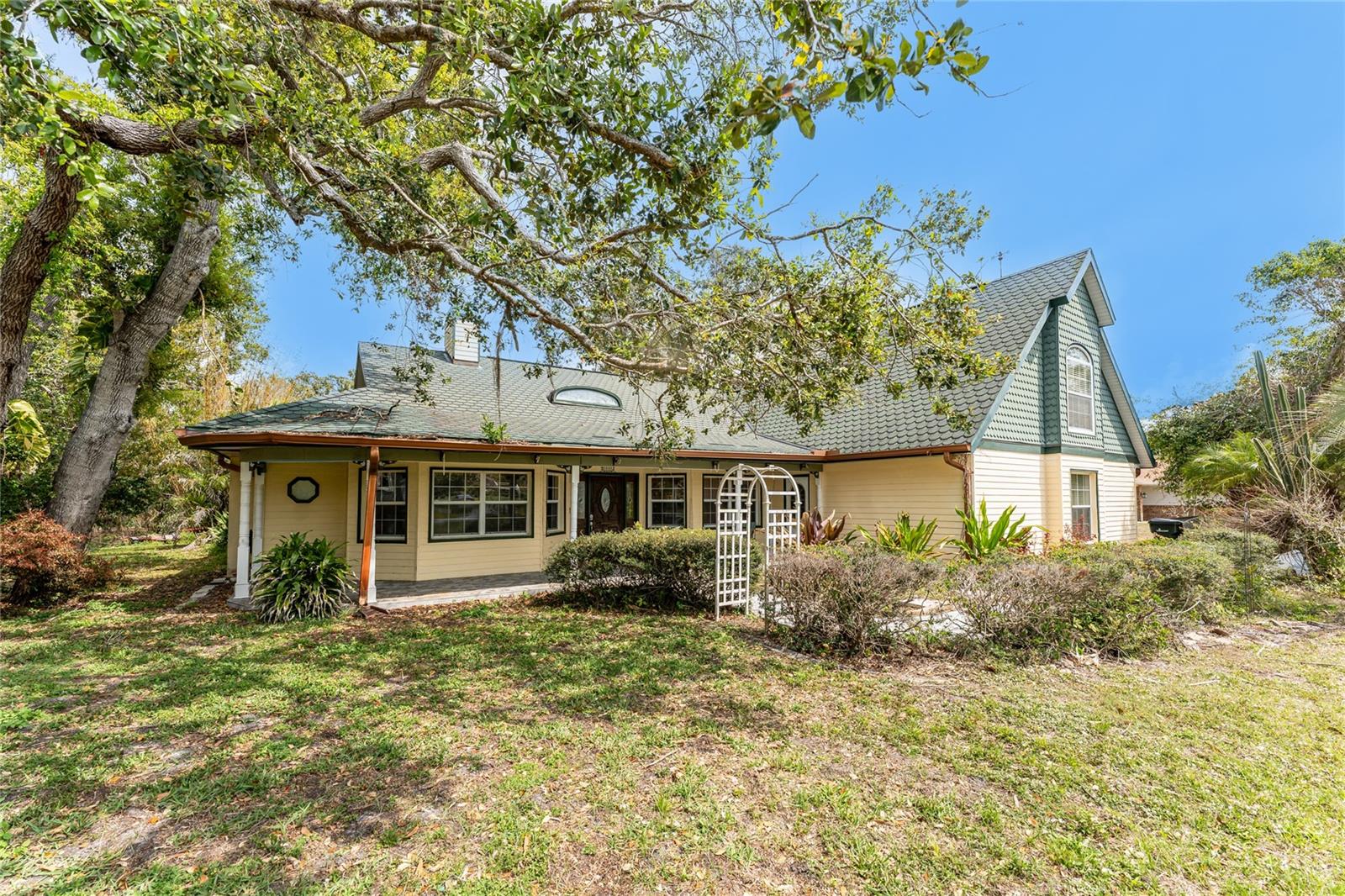 1828 WHISPERING PINES CIRCLE