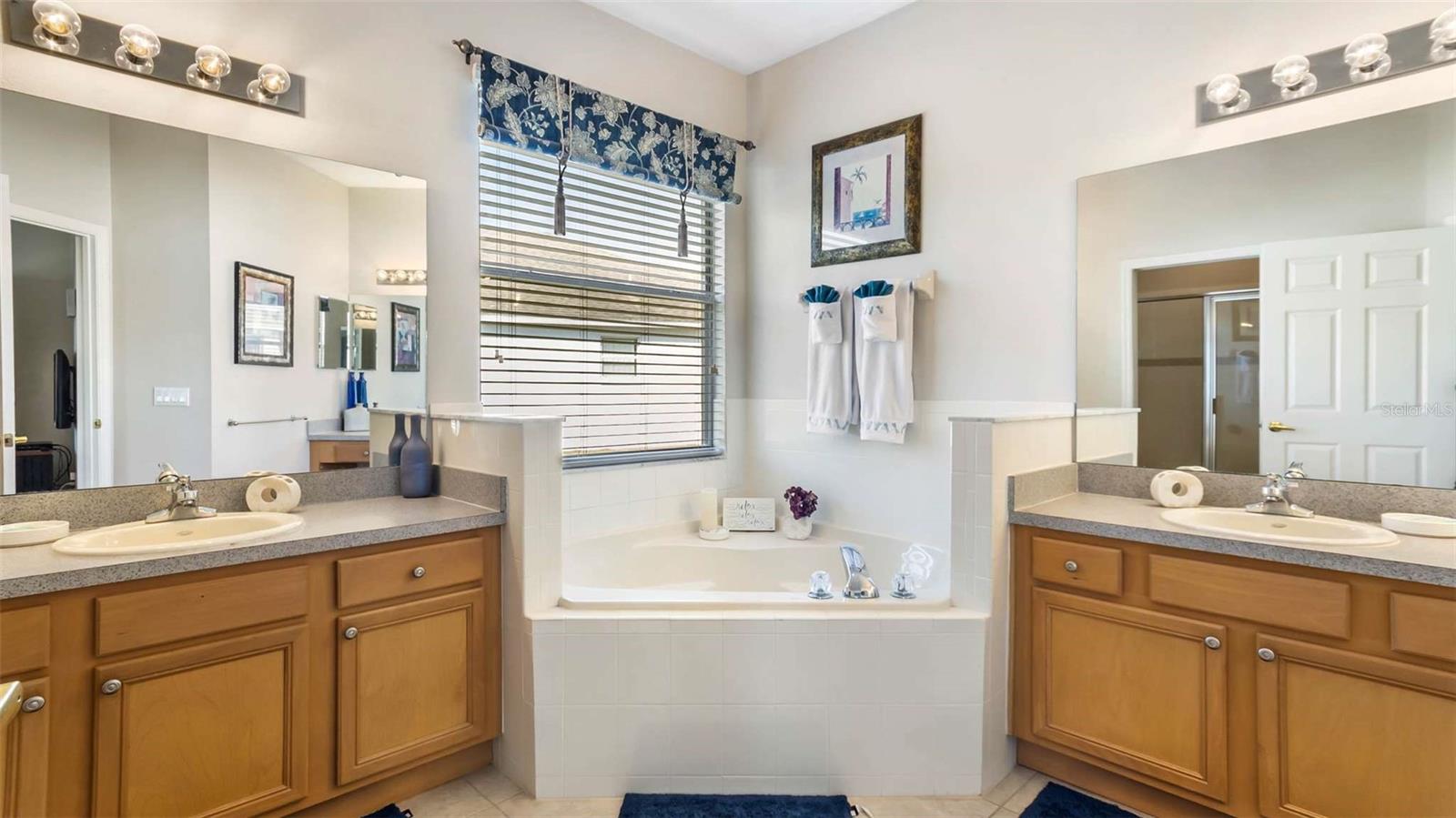 CALABAY PARC AT TOWER LAKE - Residential