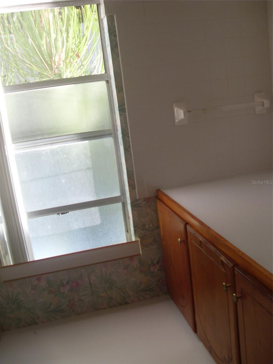 N S JONES ADD TO MANATEE - Residential Lease
