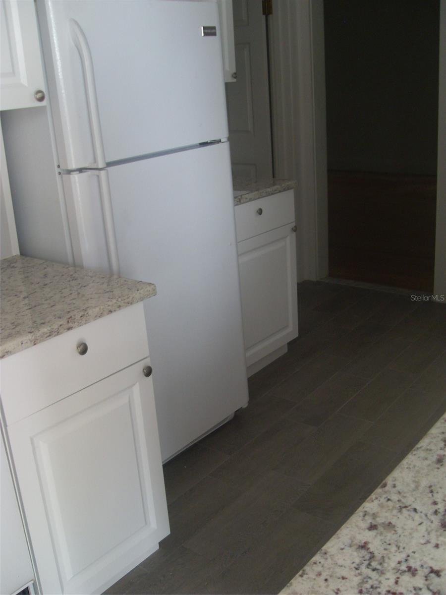 N S JONES ADD TO MANATEE - Residential Lease