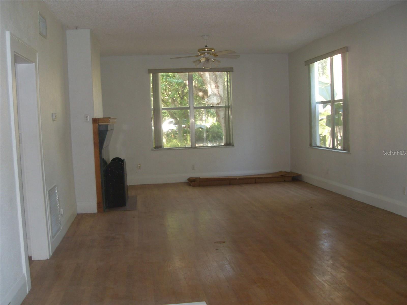 N S JONES ADD TO MANATEE - Residential Lease