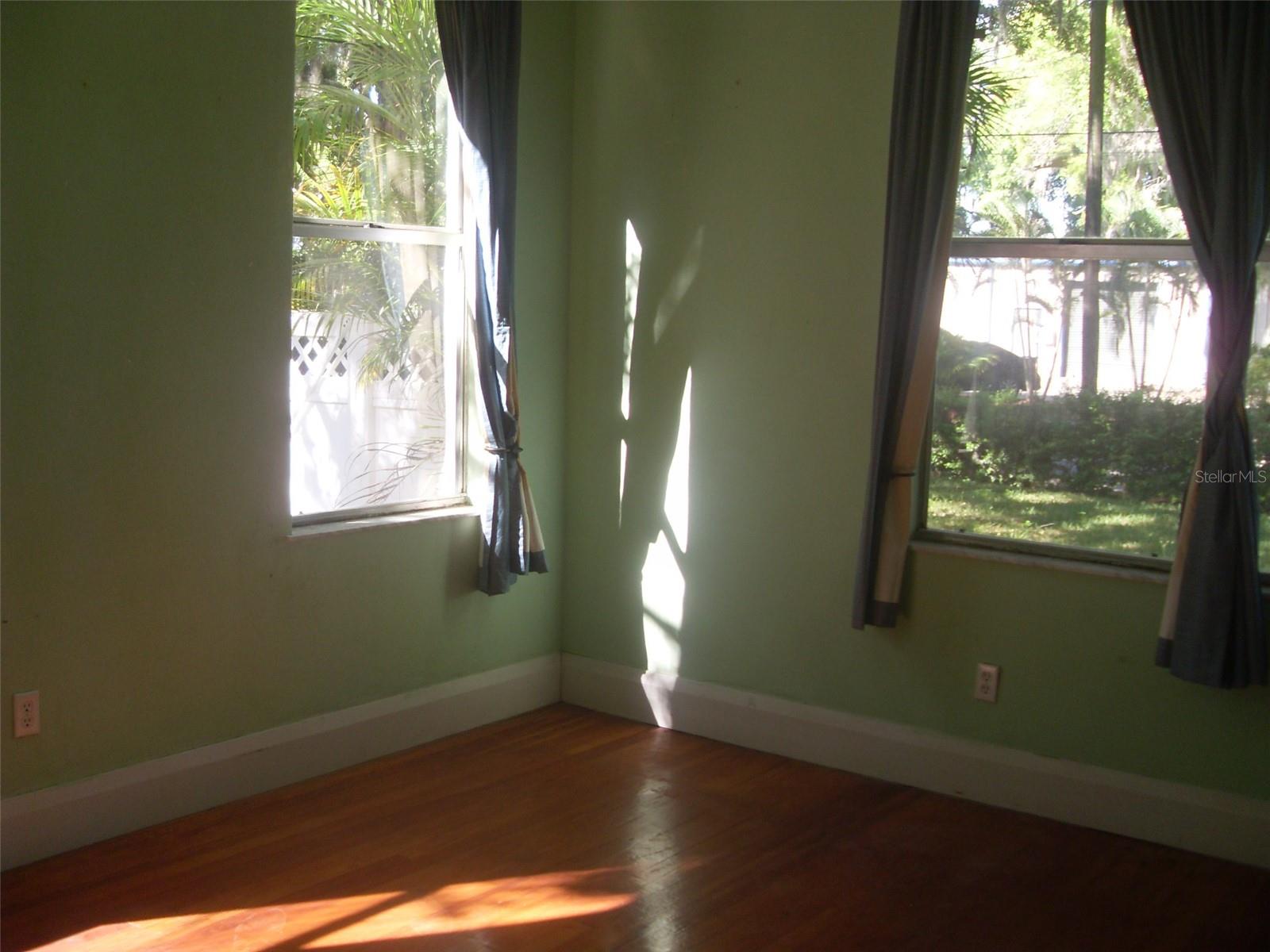 N S JONES ADD TO MANATEE - Residential Lease