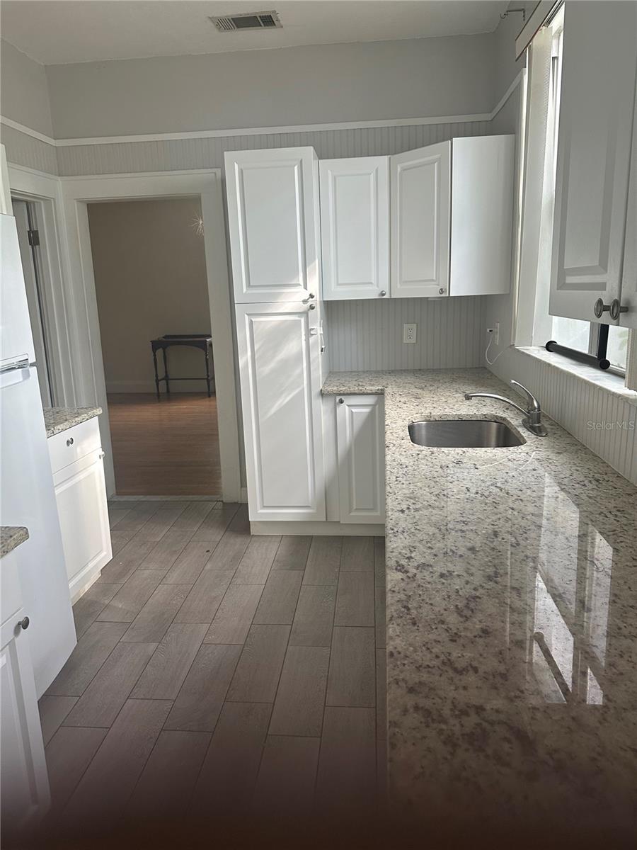 N S JONES ADD TO MANATEE - Residential Lease