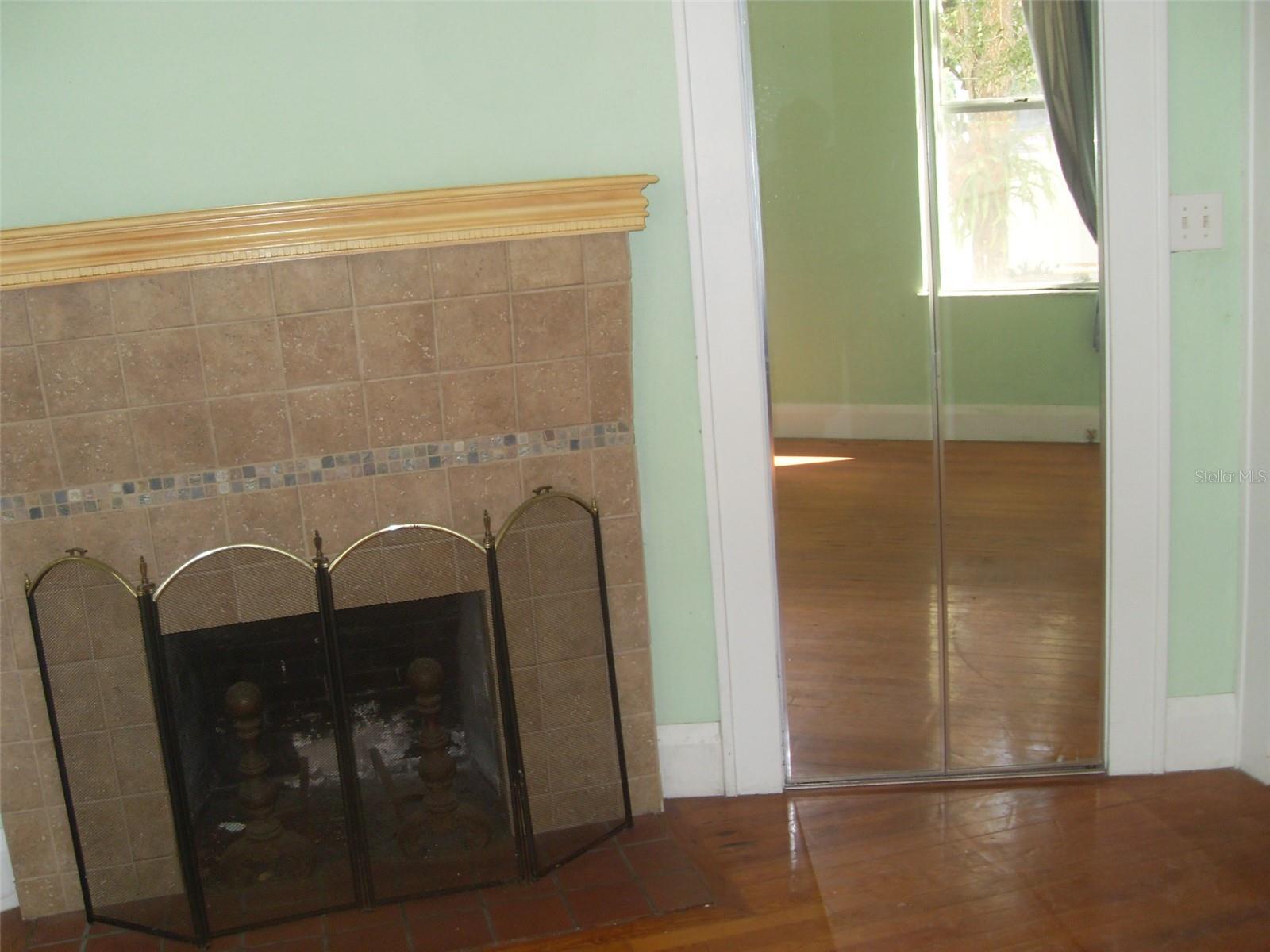 N S JONES ADD TO MANATEE - Residential Lease