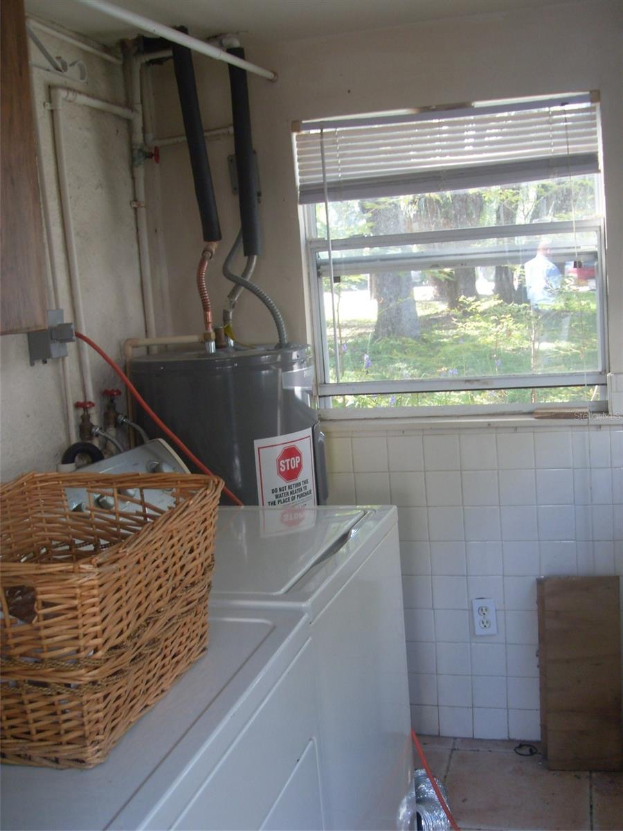N S JONES ADD TO MANATEE - Residential Lease
