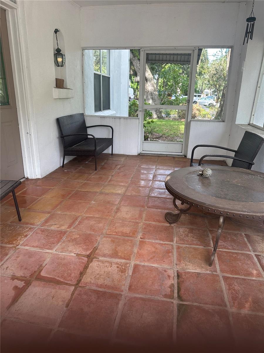 N S JONES ADD TO MANATEE - Residential Lease