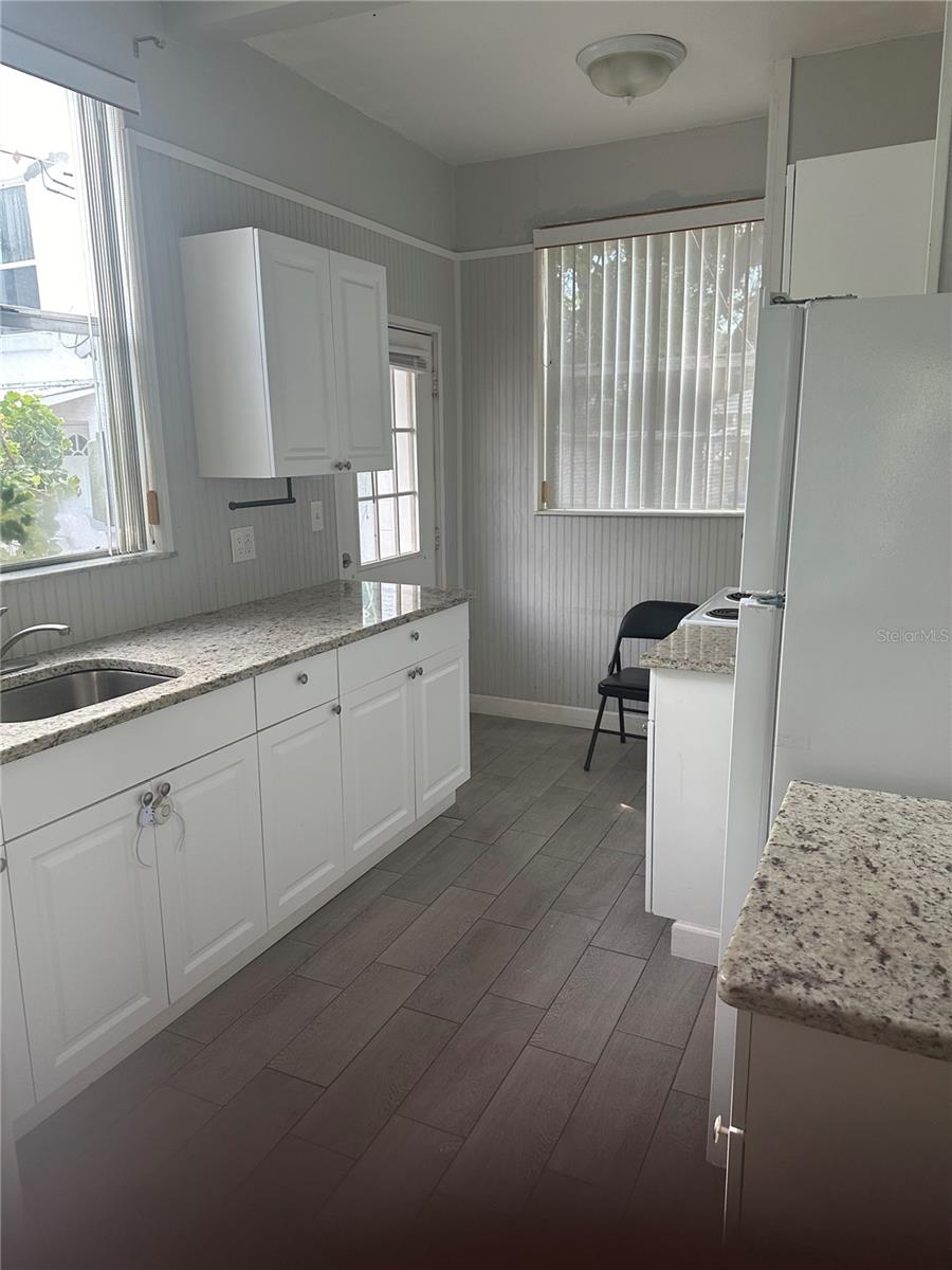 N S JONES ADD TO MANATEE - Residential Lease