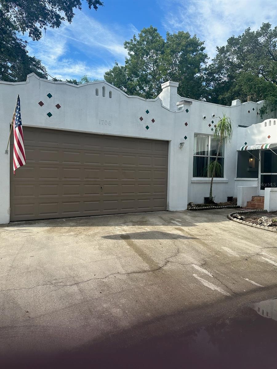 N S JONES ADD TO MANATEE - Residential Lease