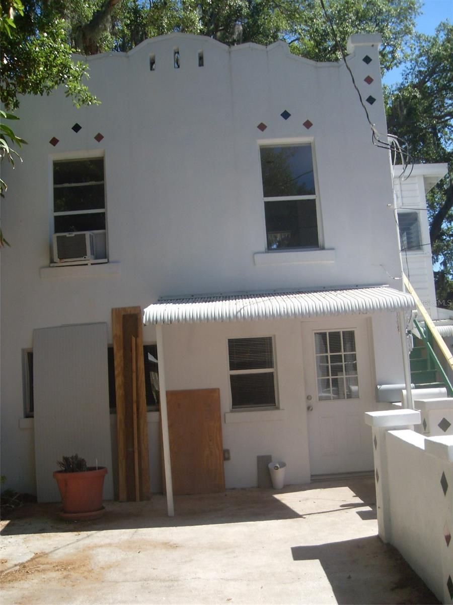 N S JONES ADD TO MANATEE - Residential Lease