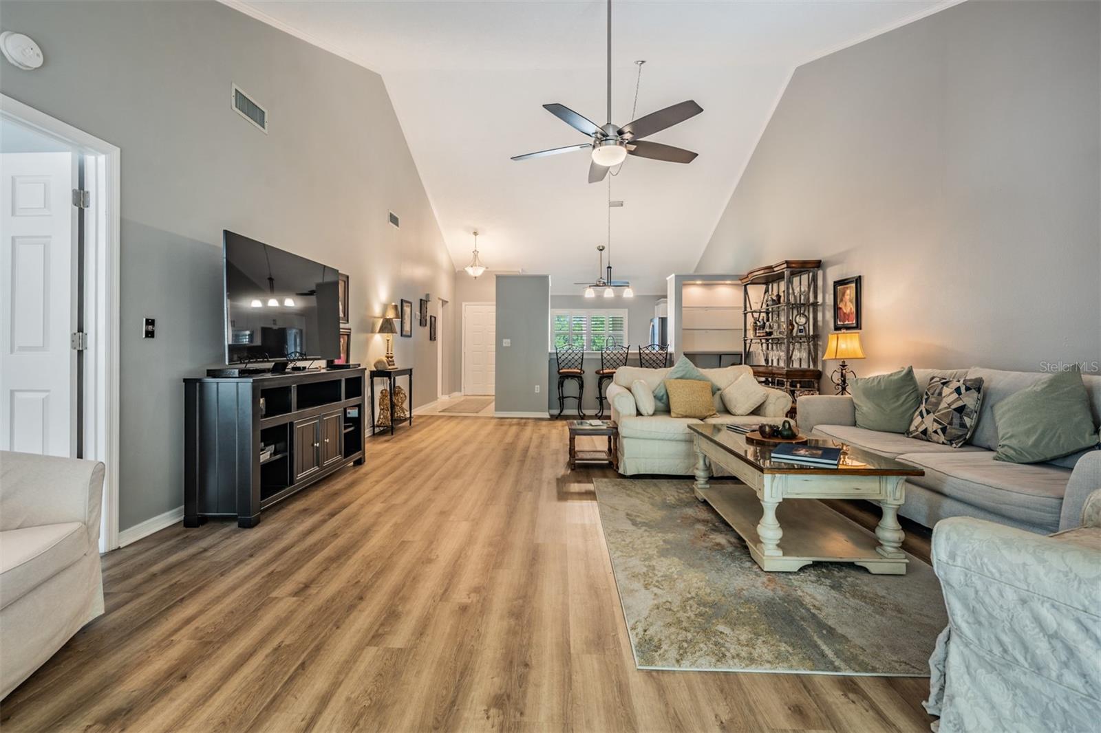 EL PASADO A CONDO - Residential