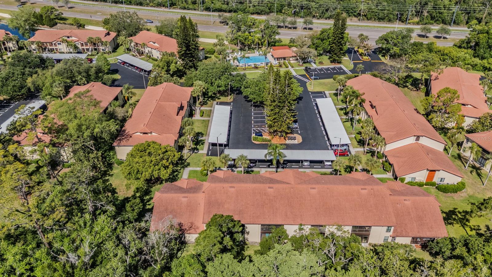 EL PASADO A CONDO - Residential